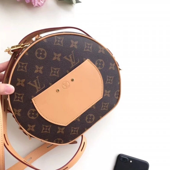 Vuitton BOITE CHAPEAU PETITE Louis 0731